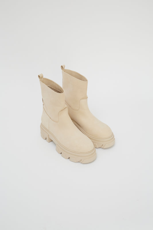 Suede boots by Vamsko