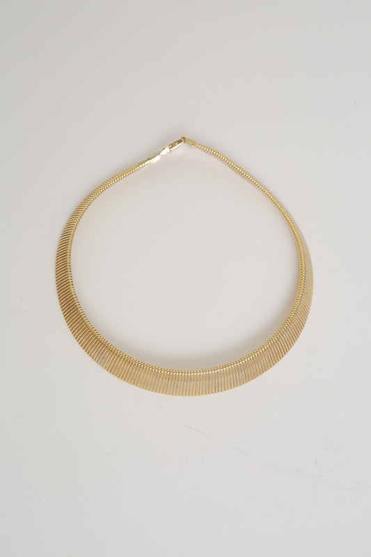 Gold coloured collier