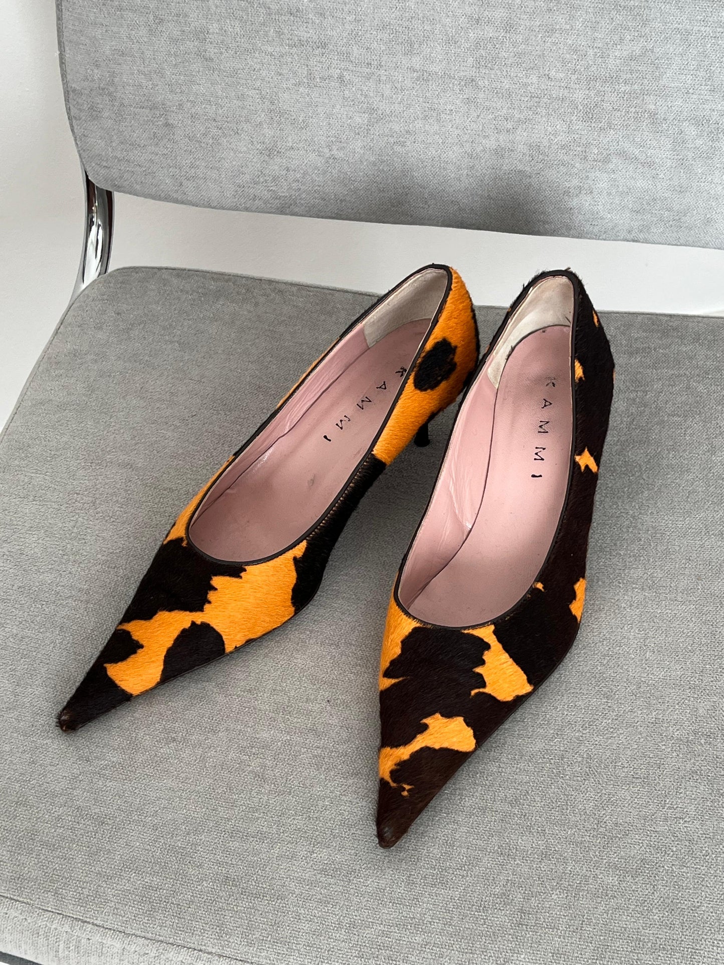 Kitten heeled horse leather pumps