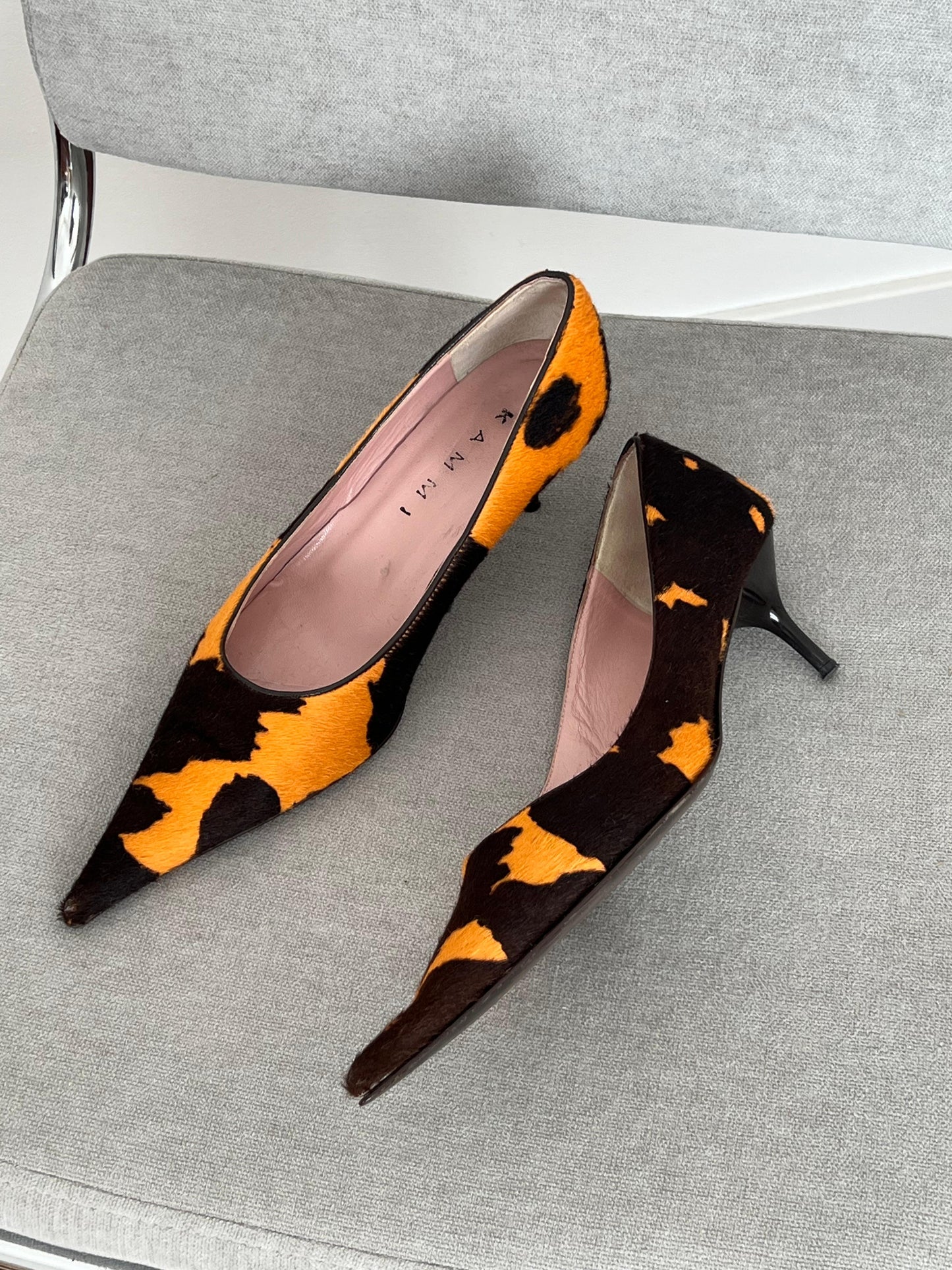 Kitten heeled horse leather pumps