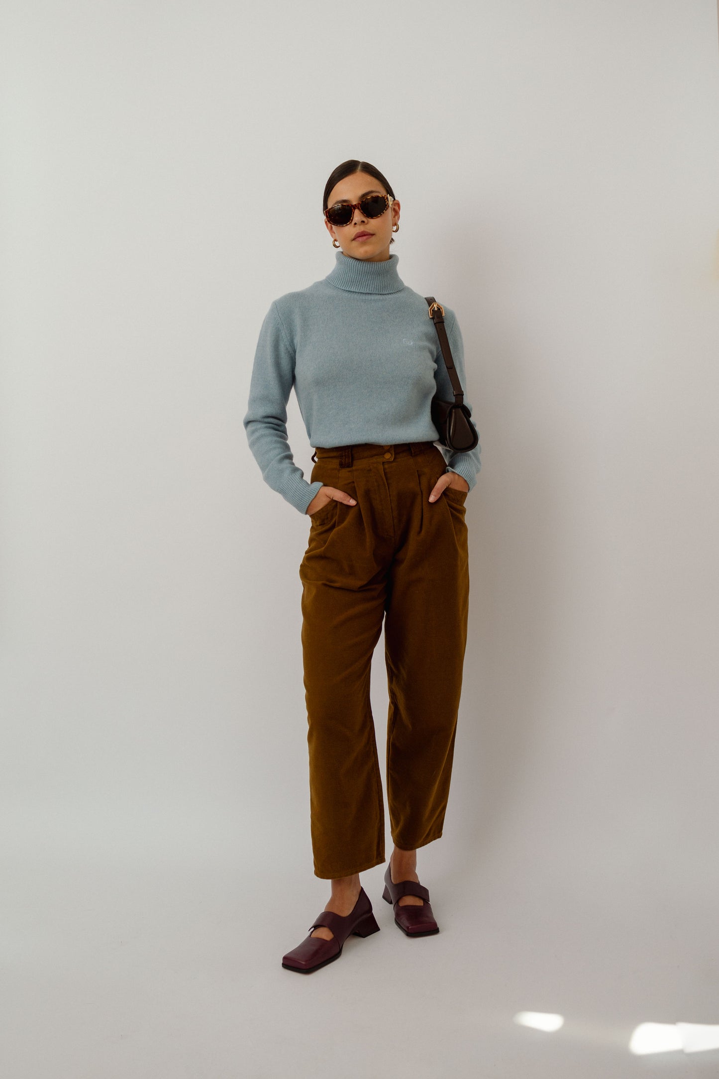 Khaki velvet trousers