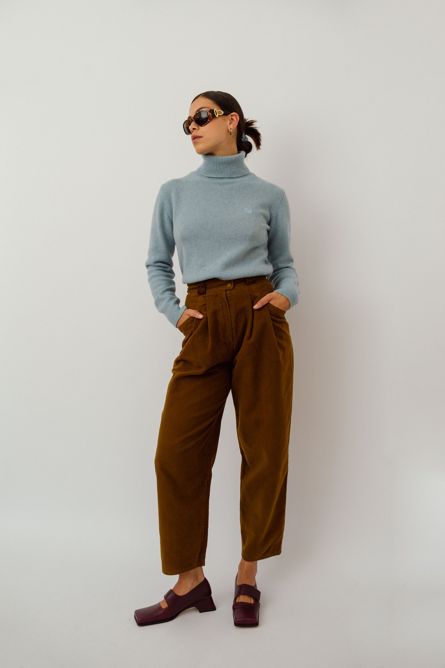 Khaki velvet trousers