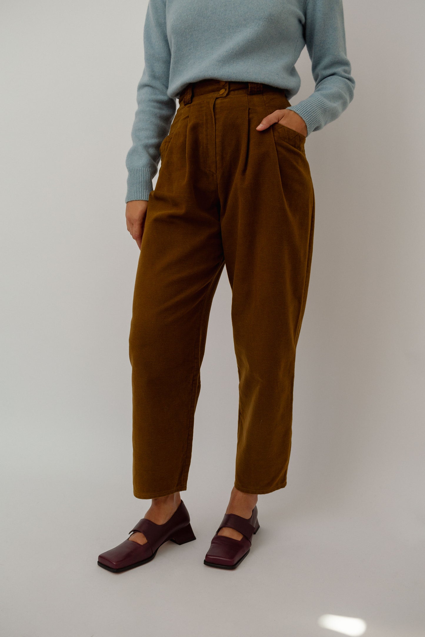 Khaki velvet trousers