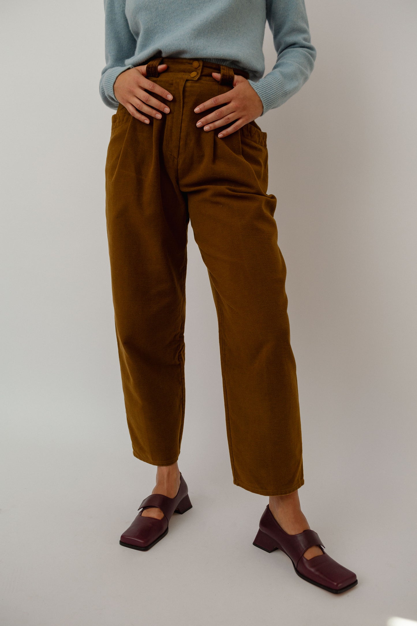 Khaki velvet trousers