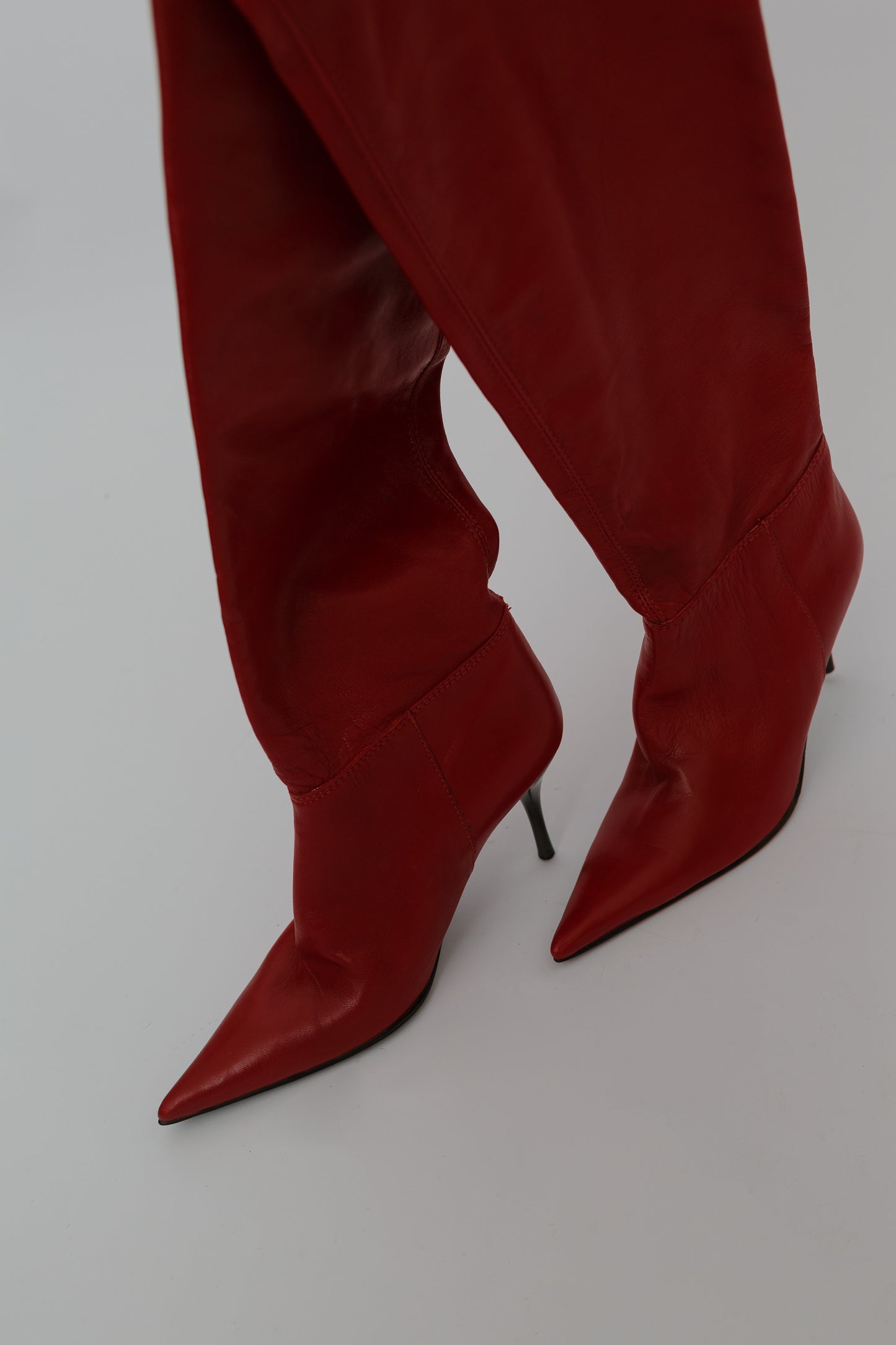 Knee-high heeled leather boots
