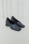 Minimalist leather pumps