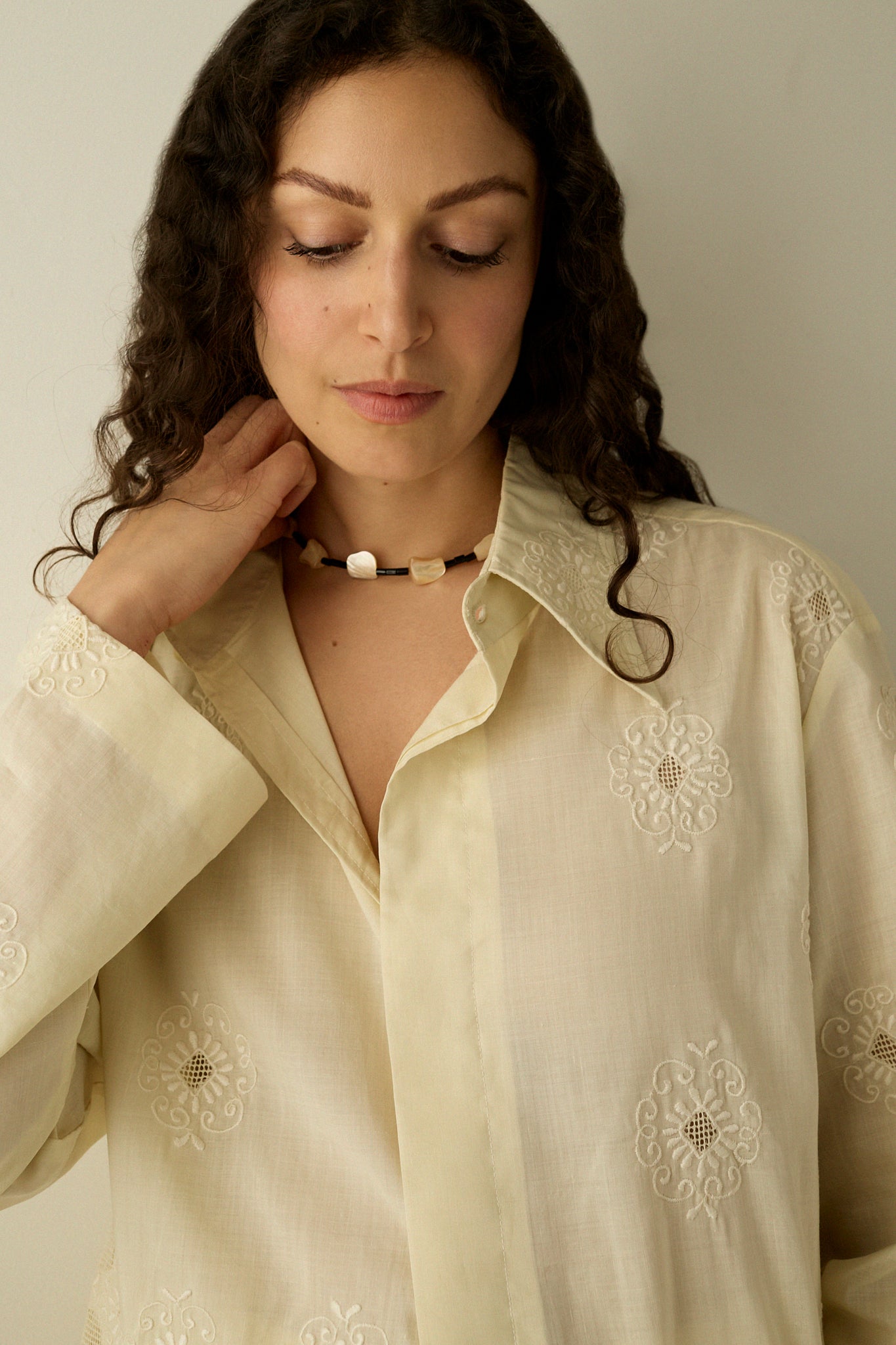 Black agate and mother-of-pearl necklace