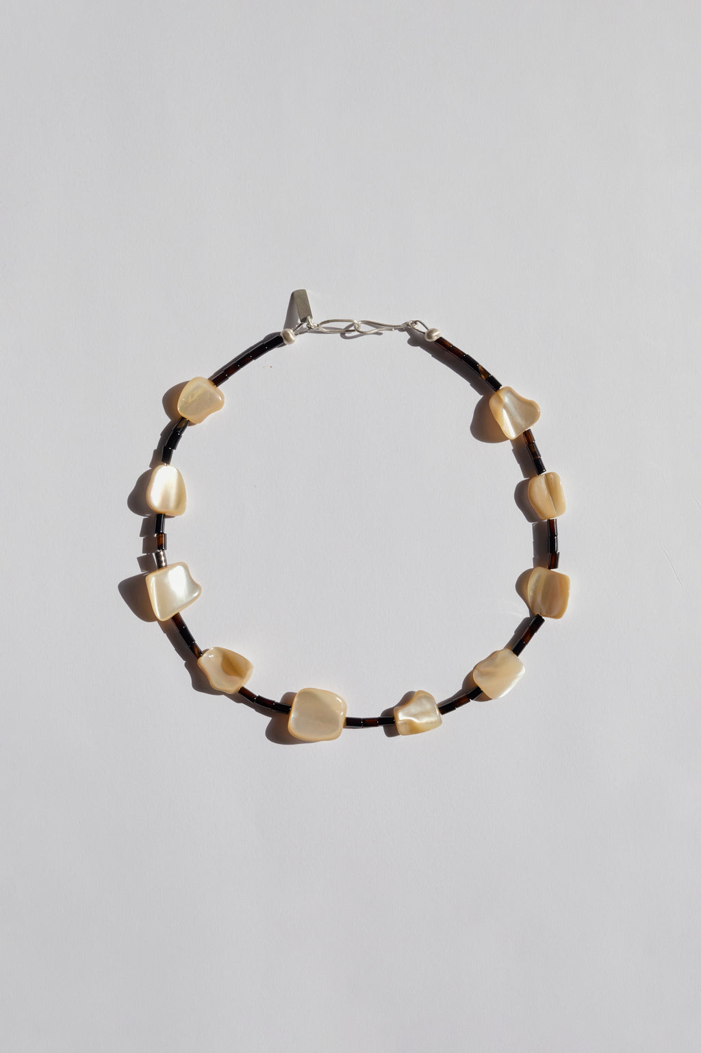 Black agate and mother-of-pearl necklace