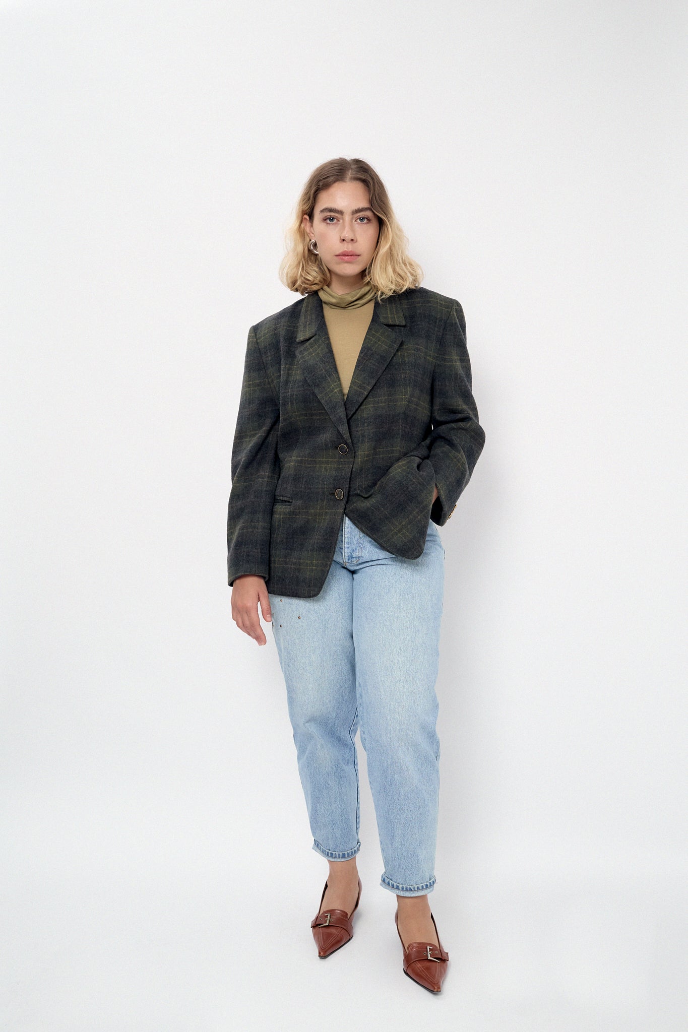 High-waisted barrel-leg jeans