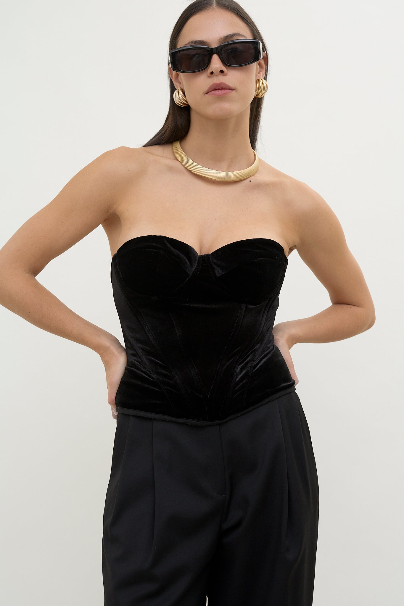 Gold coloured collier