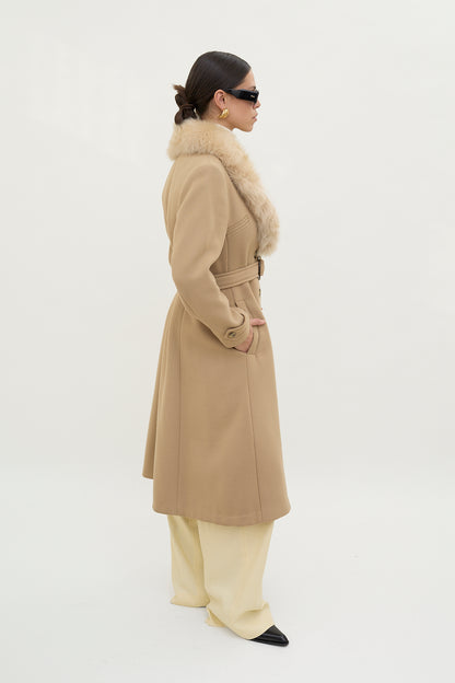 Luxurious wool coat with fur collar