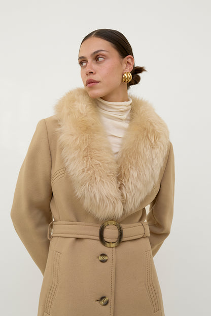Luxurious wool coat with fur collar