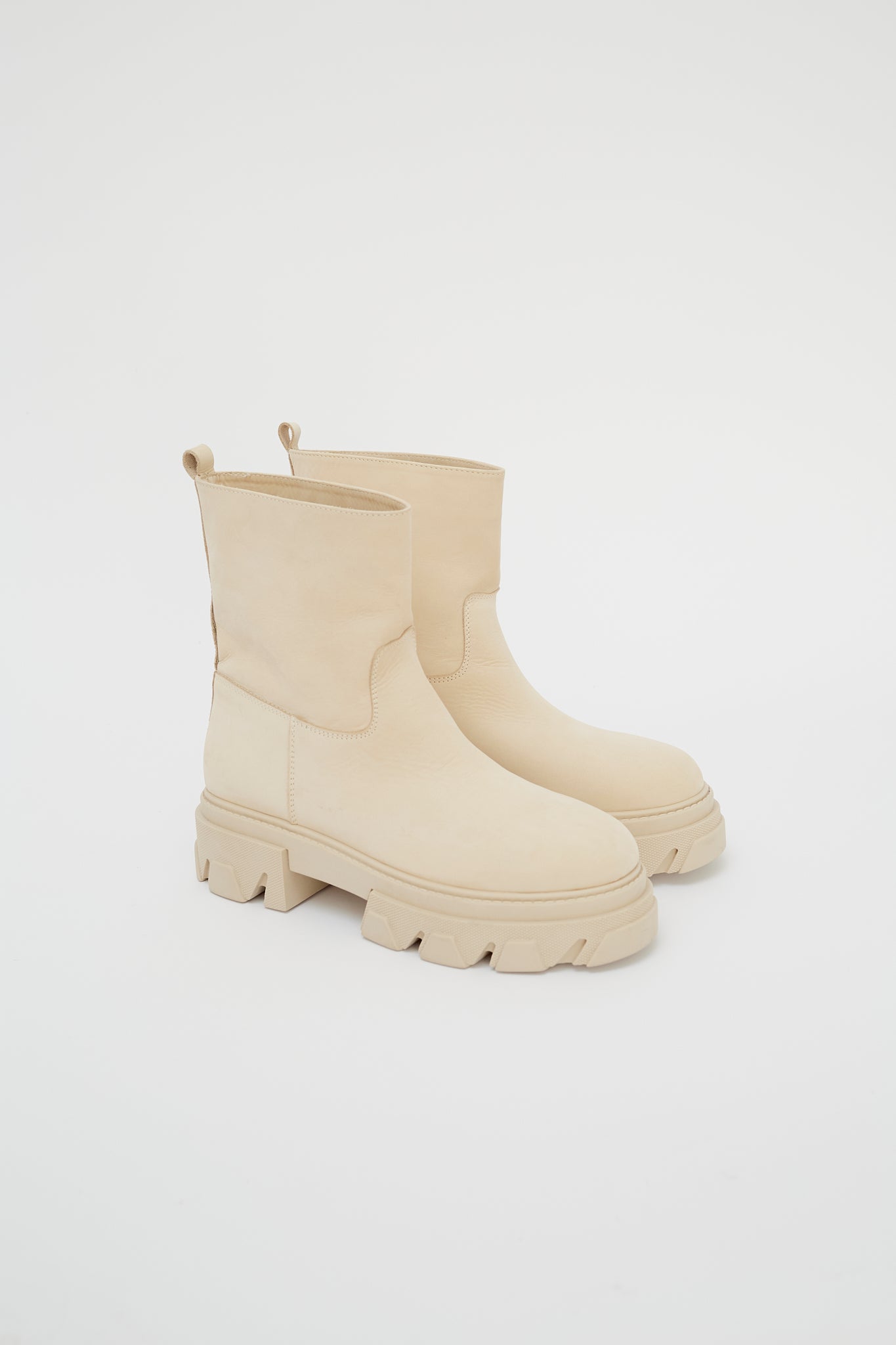 Suede boots by Vamsko