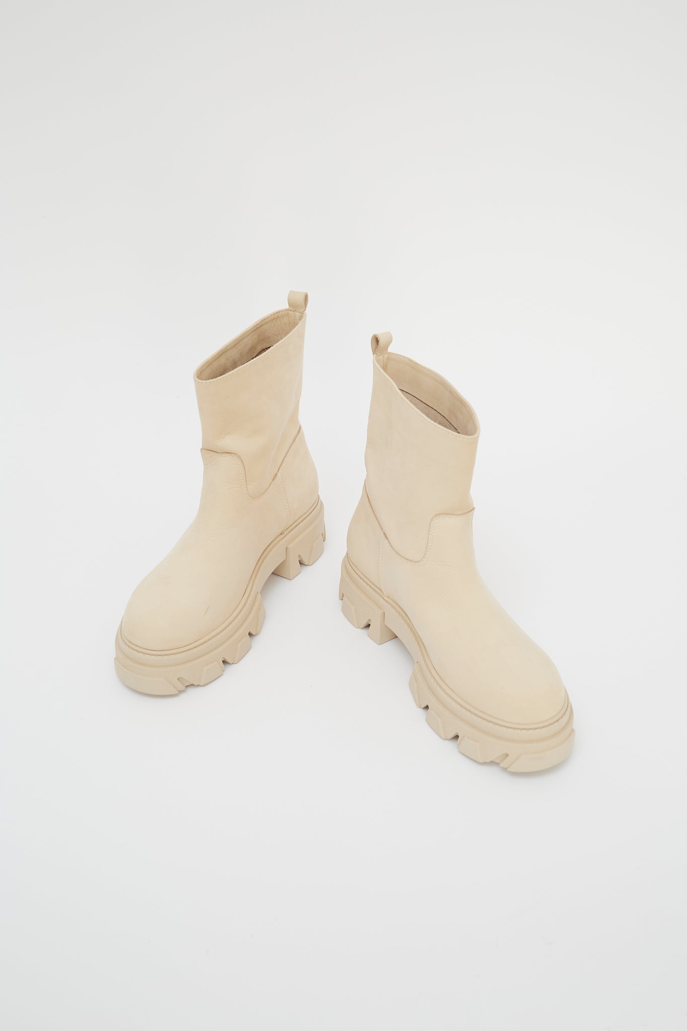 Suede boots by Vamsko