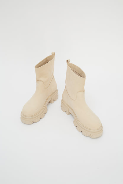 Suede boots by Vamsko