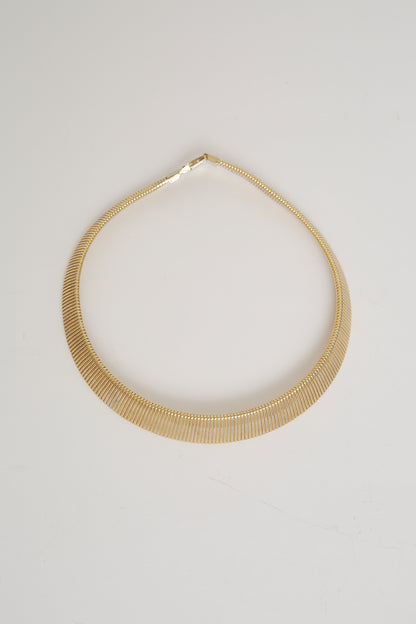 Gold coloured collier