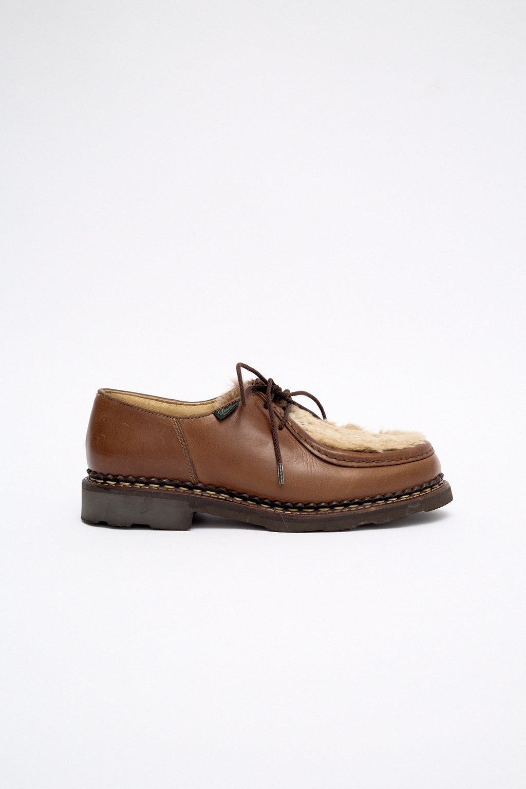 Leather boat shoes with shearling detail