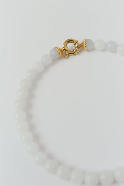 Vintage collier with golden clasp