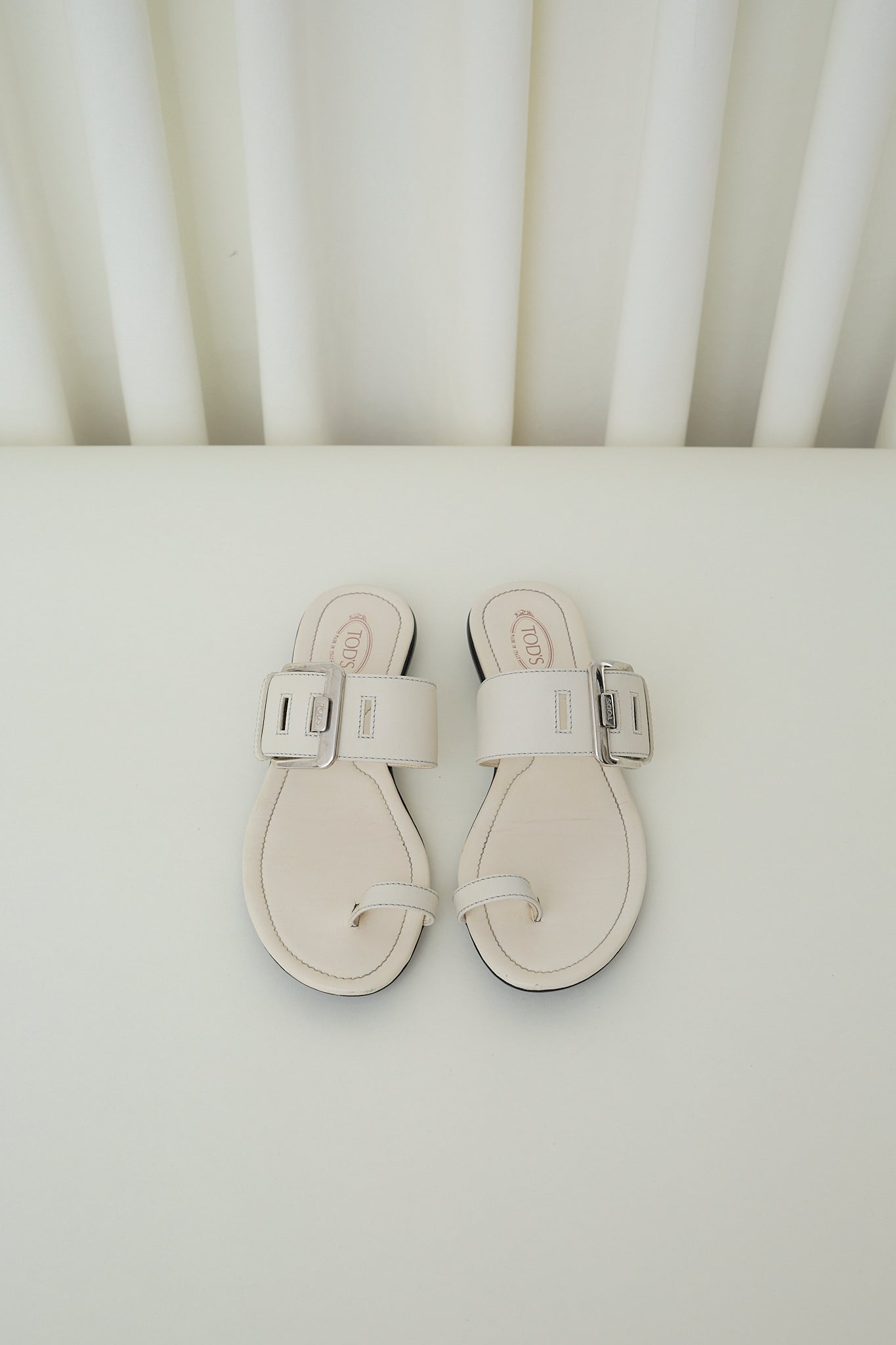 Tod’s leather buckle mules