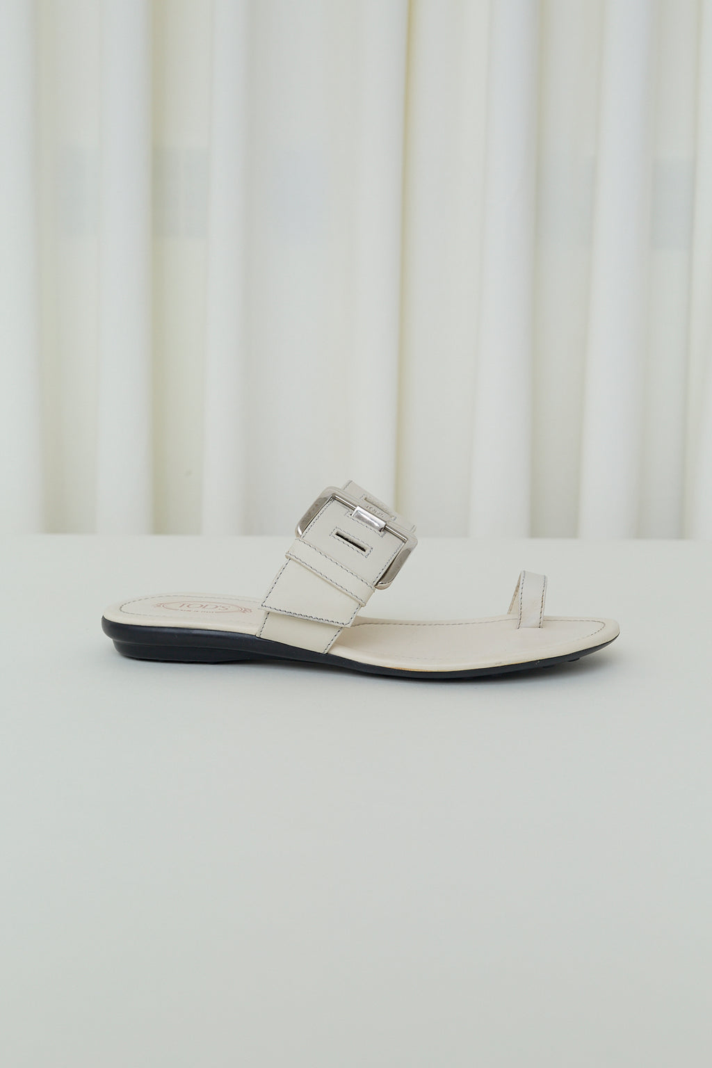 Tod’s leather buckle mules