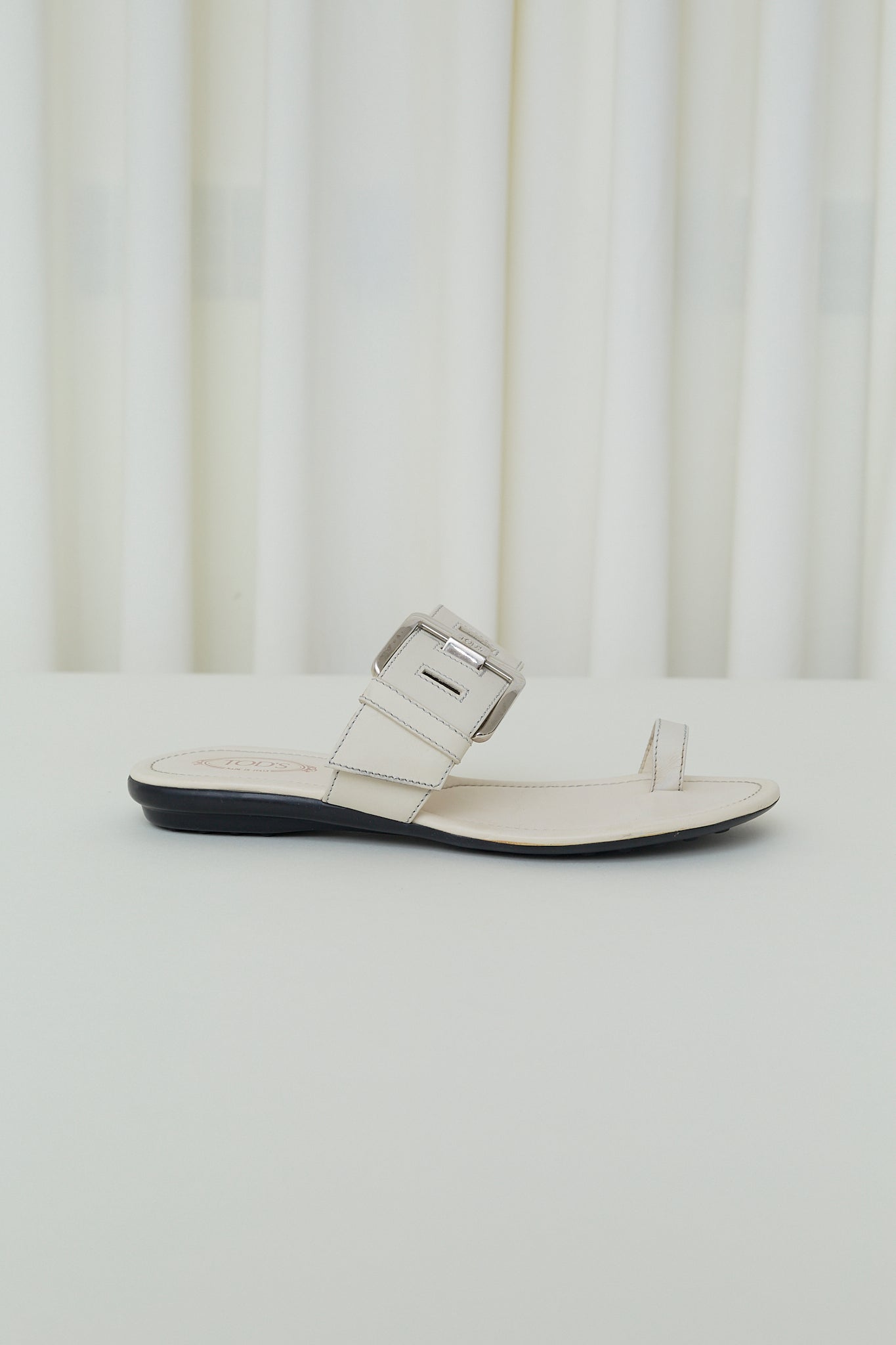 Tod’s leather buckle mules