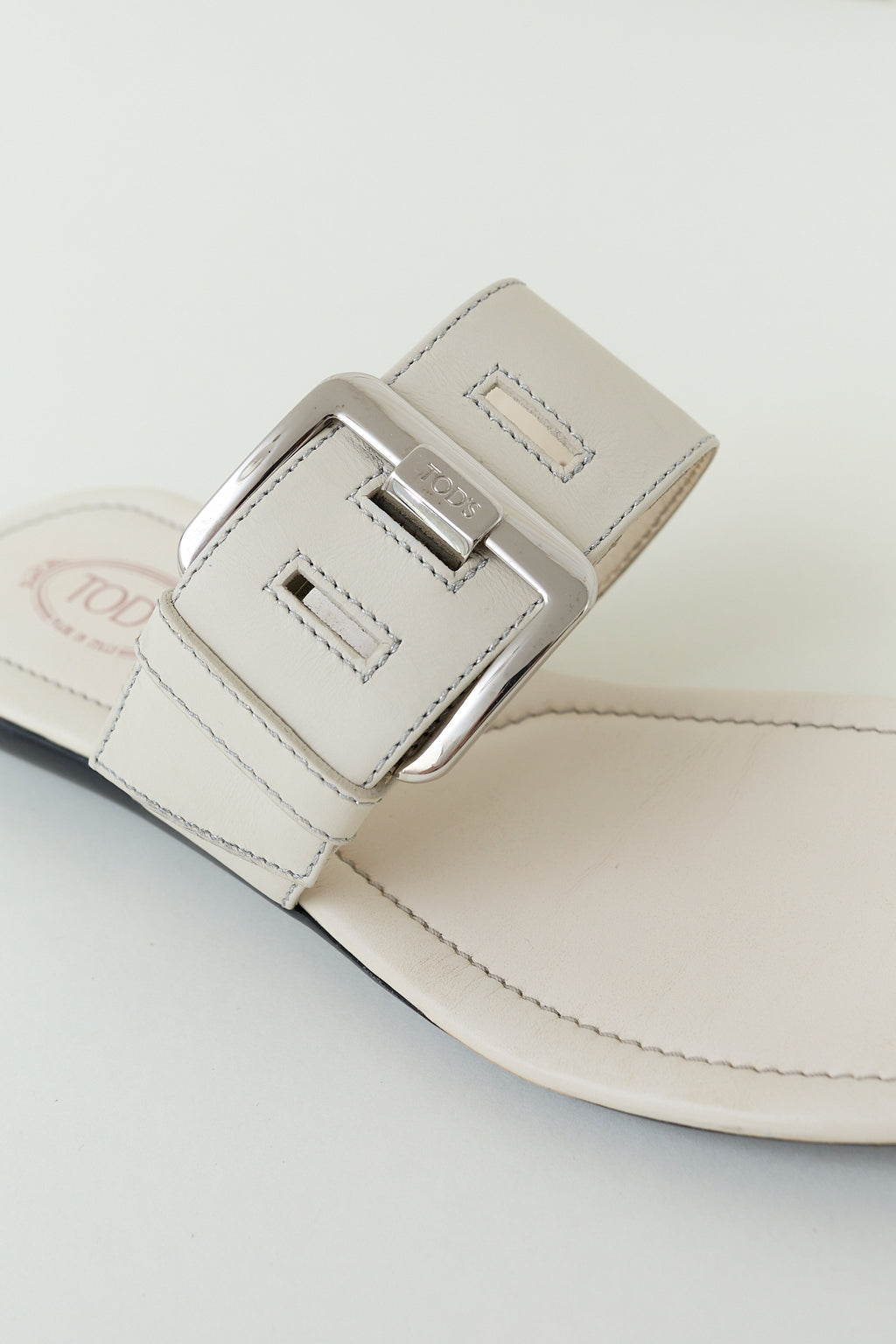 Tod’s leather buckle mules