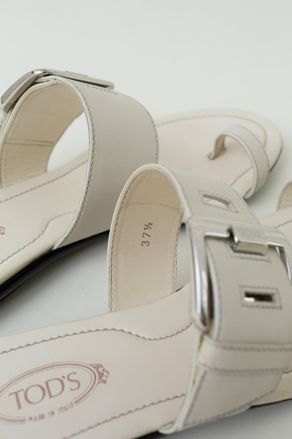 Tod’s leather buckle mules