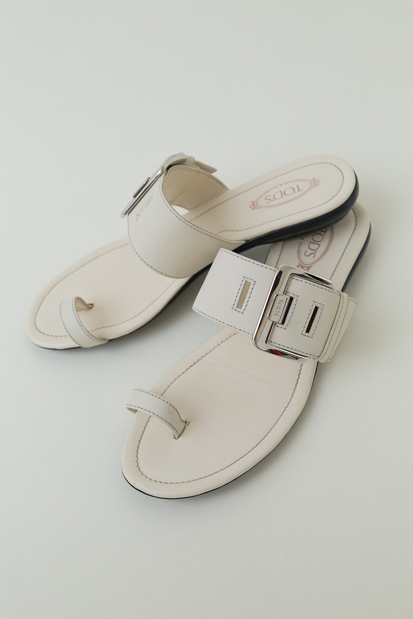 Tod’s leather buckle mules