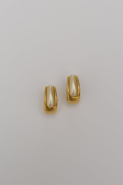 Elegant vintage earrings