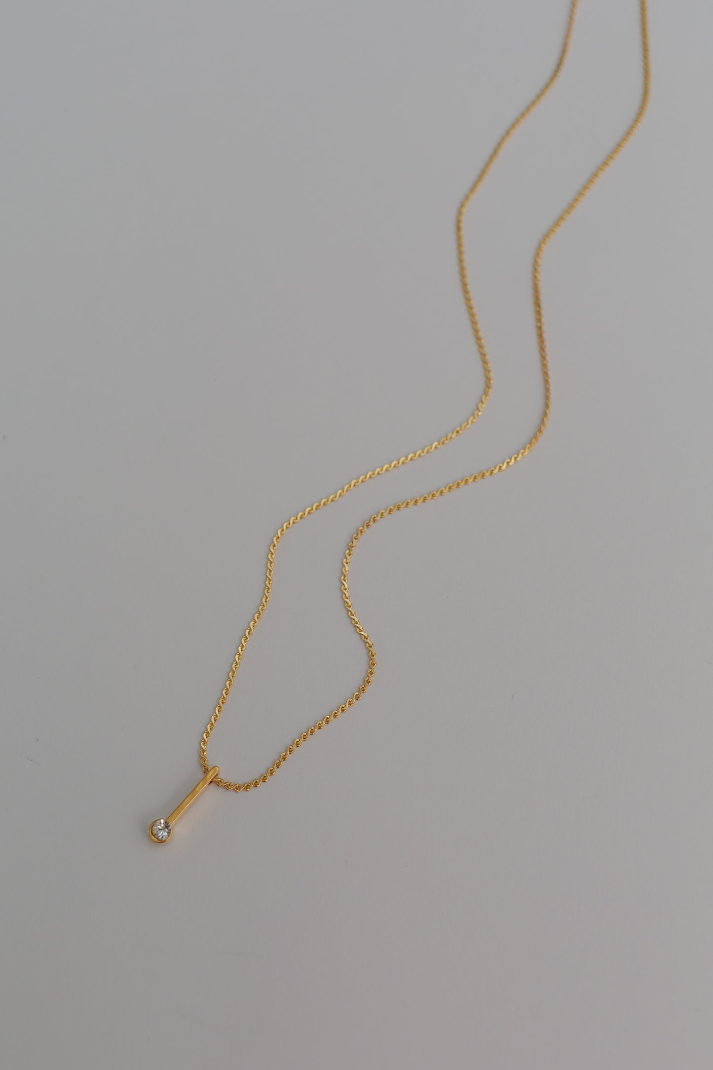 Minimalist chain with pendant