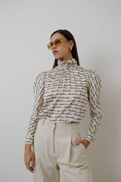 Flowing blouse with puffed sleeves