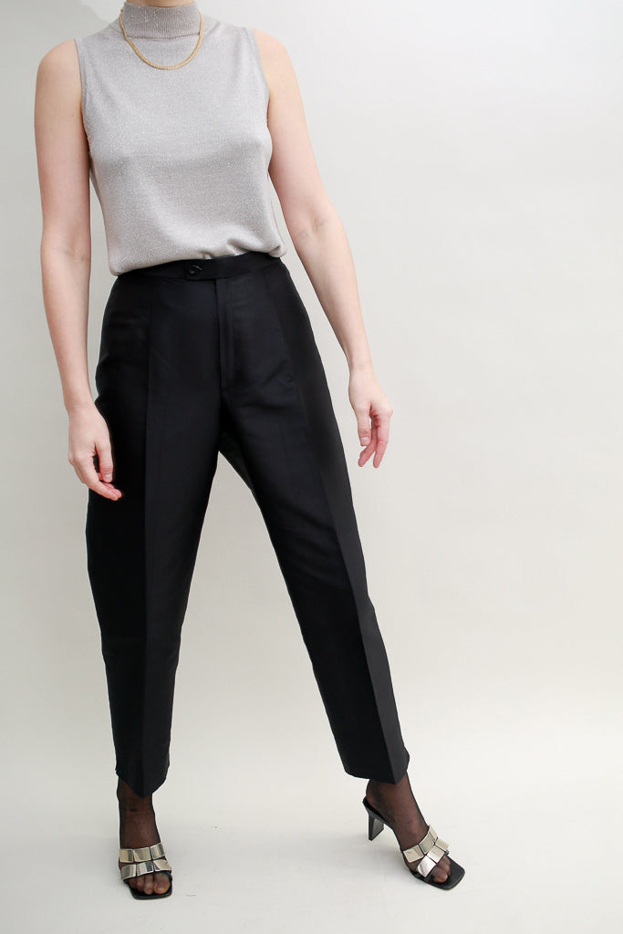 Silk carrot trousers in black with high waist on a model with silver top. Re-Nou