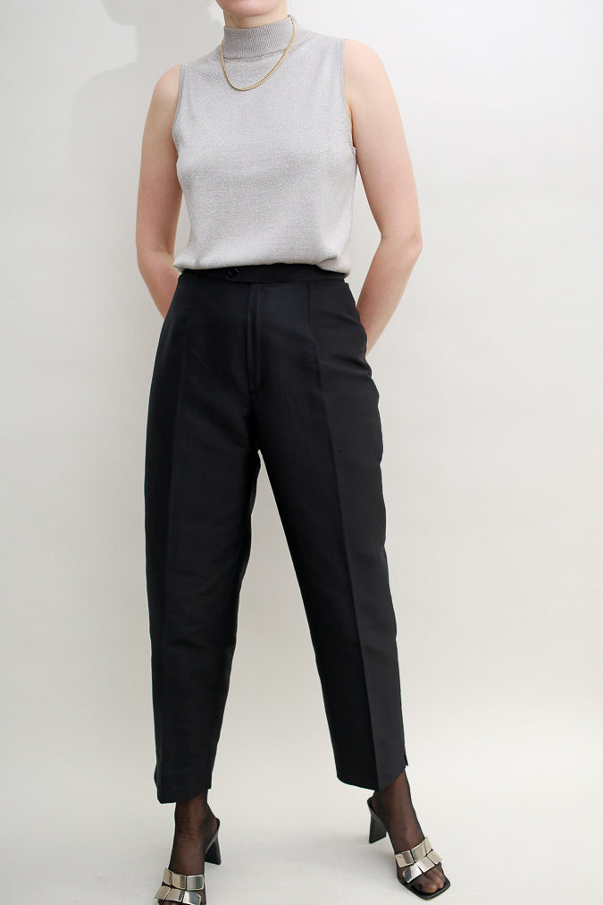 Silk carrot trousers in black with high waist on a model with silver top. Re-Nou