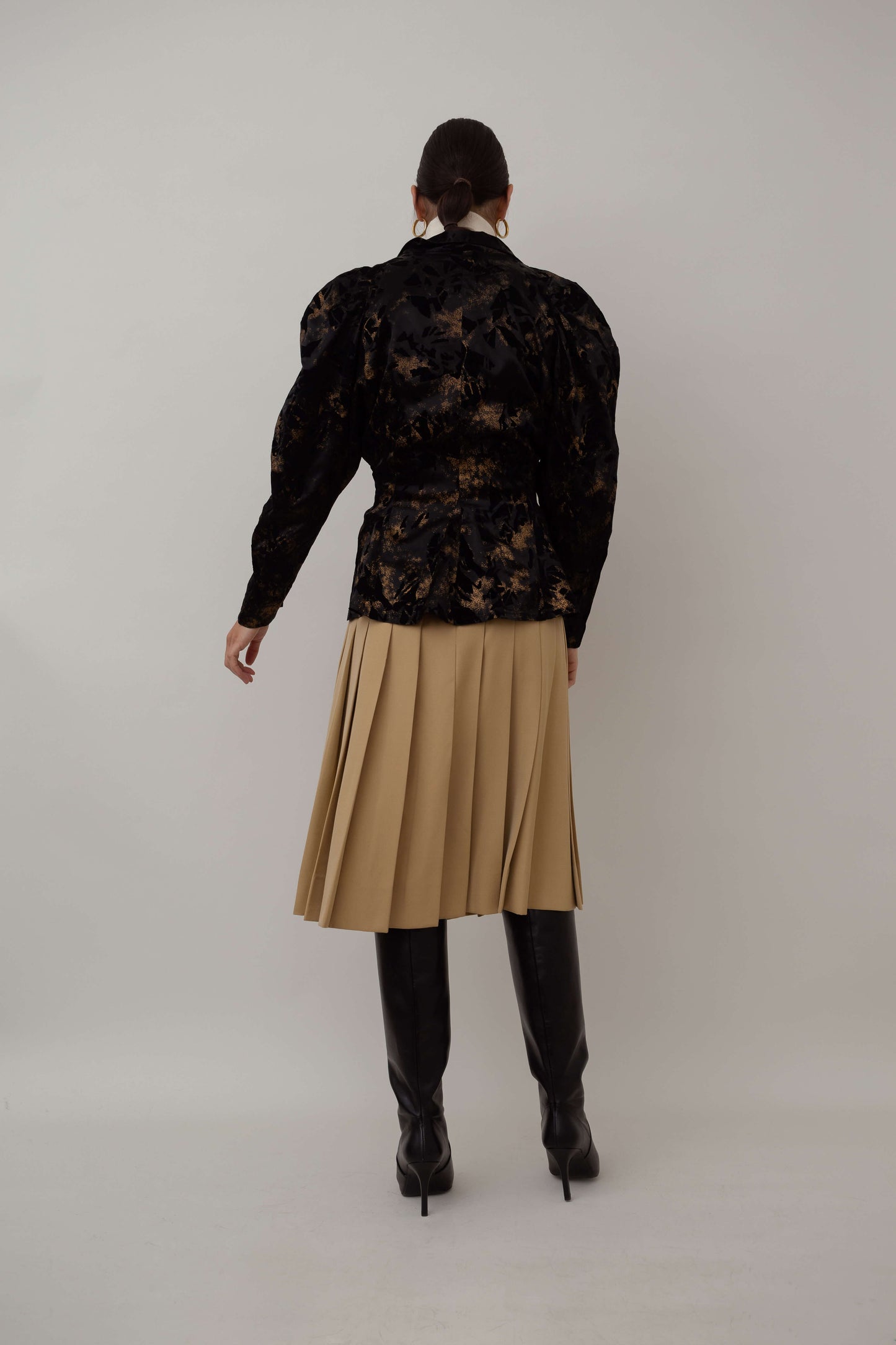 Vintage blouse with puff sleeves