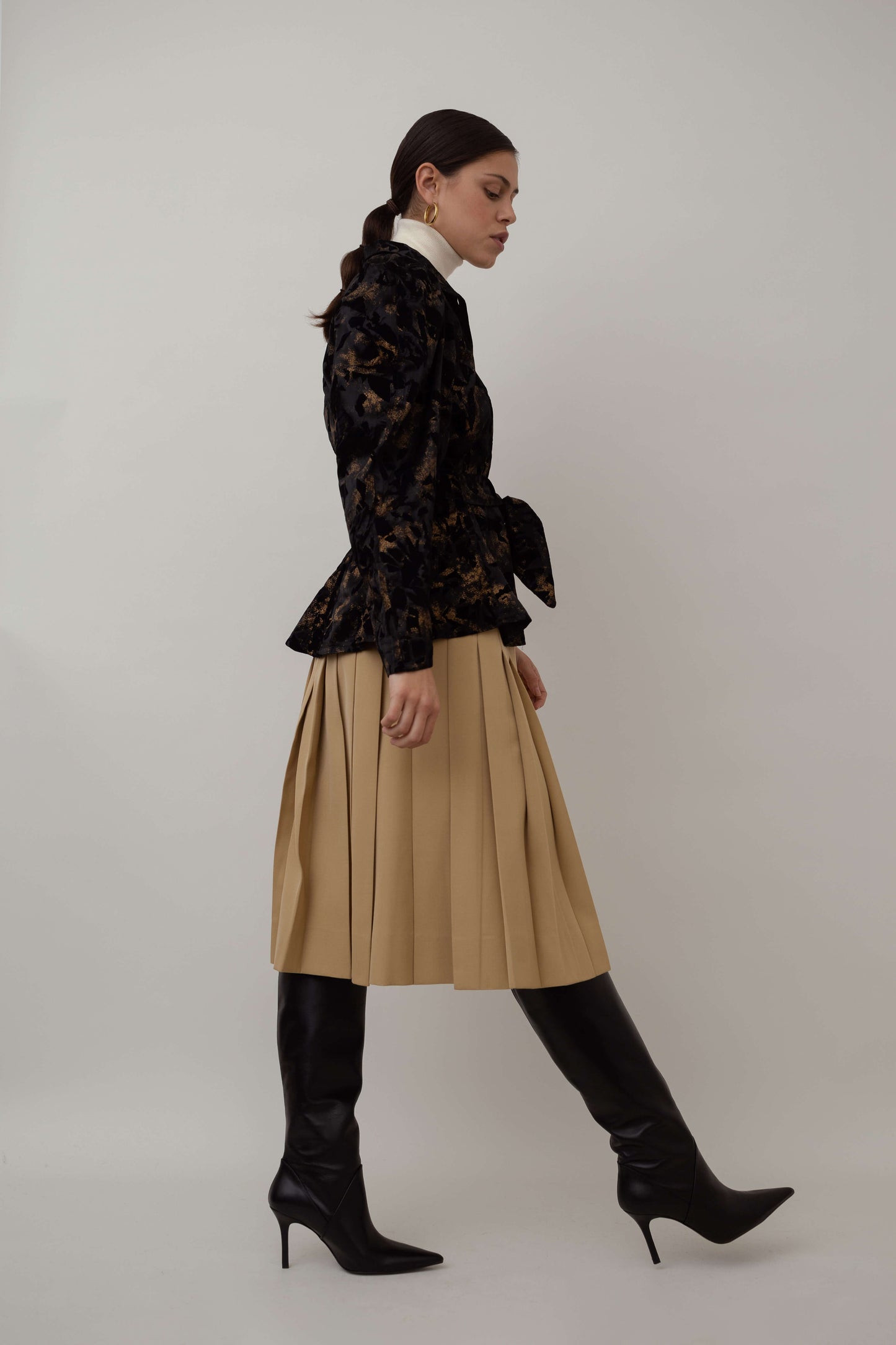 Vintage blouse with puff sleeves