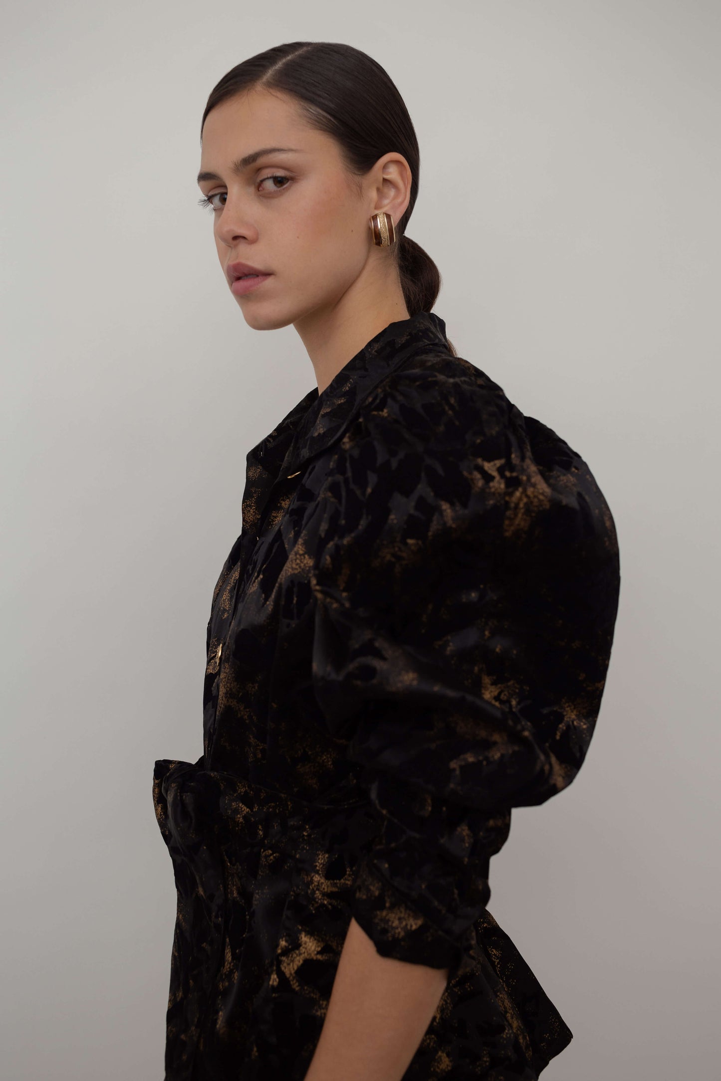 Vintage blouse with puff sleeves