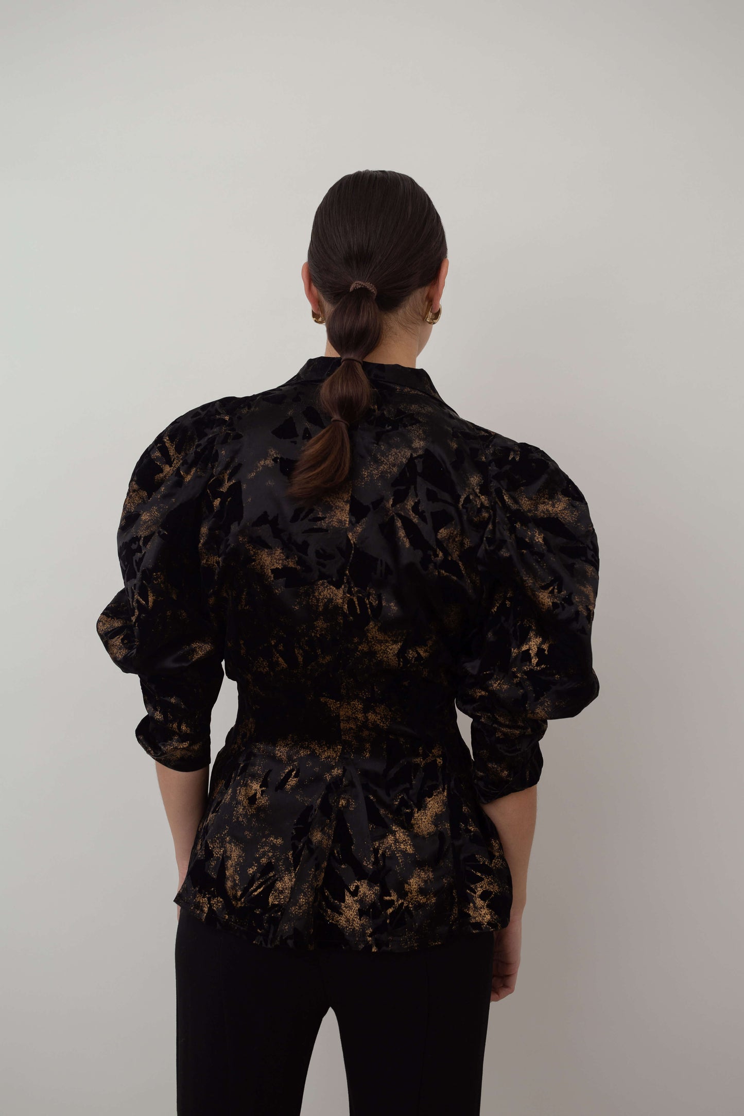 Vintage blouse with puff sleeves