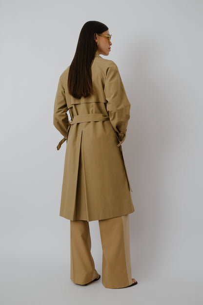 Fitted trench coat
